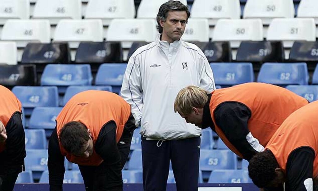 FORBEREDER SLAGET OM BRITANNIA: José Mourinho på siste gjennomkjøring på Stamford Bridge. Foto: SCANPIX/AP FORBEREDER SLAGET OM BRITANNIA: José Mourinho på siste gjennomkjøring på Stamford Bridge. Foto: SCANPIX/AP