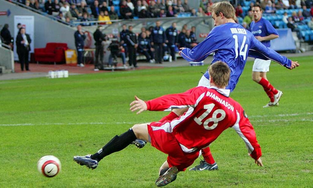 HER SENDER HULSKER BRANN UT AV ROYAL LEAGUE: Brann kom aldri tilbake etter scoringen til Bernt Hulsker etter ni minutter. Foto: SCANPIX HER SENDER HULSKER BRANN UT AV ROYAL LEAGUE: Brann kom aldri tilbake etter scoringen til Bernt Hulsker etter ni minutter. Foto: SCANPIX