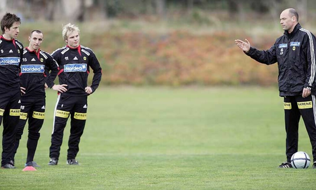 DAG OG NATT: LSK-trener Uwe Rösler håper spillerne er skamfulle etter tapet 16. mai. Her gjennomføreren tyskeren en økt på dagen. Foto: SCANPIX DAG OG NATT: LSK-trener Uwe Rösler håper spillerne er skamfulle etter tapet 16. mai. Her gjennomføreren tyskeren en økt på dagen. Foto: SCANPIX