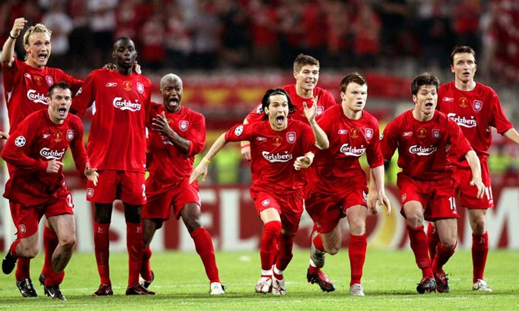 ELLEVILL JUBEL: Jersy Dudek har reddet den siste straffen, og resten av laget løper mot ham. Etter seieren løftet 30 000 Liverpool-fans himmelen i Istanbul. Foto: REUTERS ELLEVILL JUBEL: Jersy Dudek har reddet den siste straffen, og resten av laget løper mot ham. Etter seieren løftet 30 000 Liverpool-fans himmelen i Istanbul. Foto: REUTERS