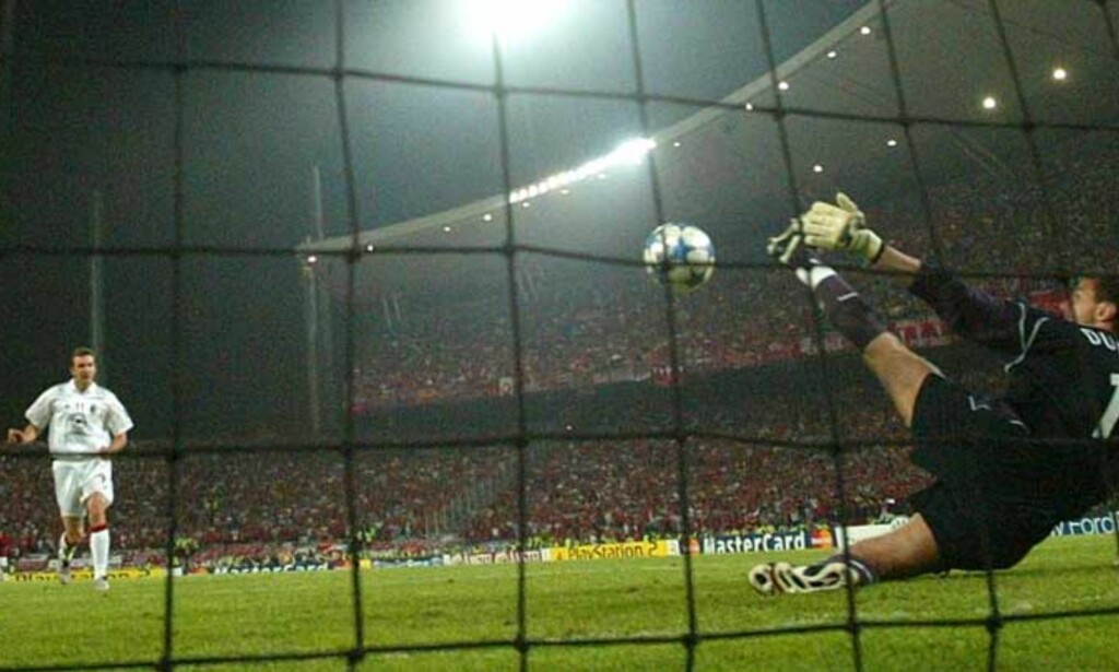 HELTEN: Jerzy Dudek ble den store Liverpool-helten i går kveld, da han reddet tre av fem straffer. Foto: AP HELTEN: Jerzy Dudek ble den store Liverpool-helten i går kveld, da han reddet tre av fem straffer. Foto: AP