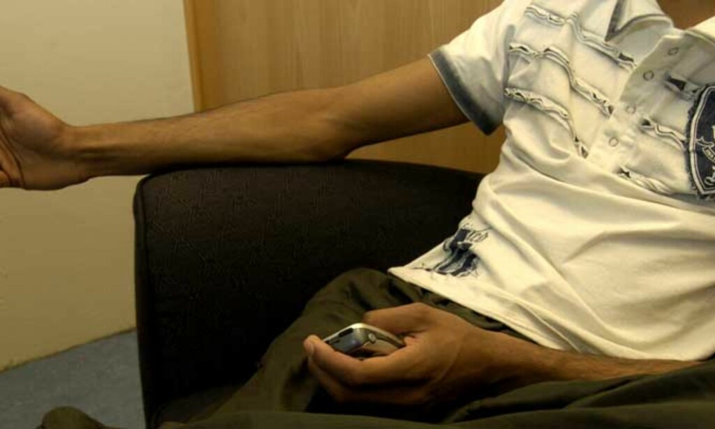FORTVILET: Ektemannen til Rahila er fortvilet. Han tror at hans kone er blitt drept. FOTO: JAN THORESEN FORTVILET: Ektemannen til Rahila er fortvilet. Han tror at hans kone er blitt drept. FOTO: JAN THORESEN