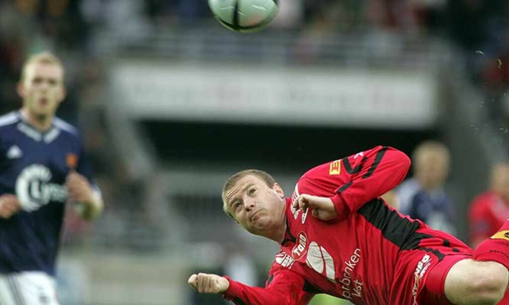 IKKE TIL FCK: Raymond Kvisvik spilte en svak kamp mot Viking i går. I dag raser overgangsspekulasjonene. Foto: Scanpix IKKE TIL FCK: Raymond Kvisvik spilte en svak kamp mot Viking i går. I dag raser overgangsspekulasjonene. Foto: Scanpix