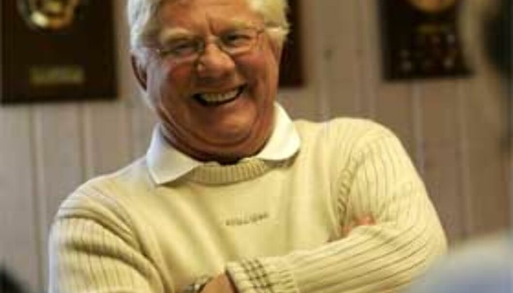 <strong><b> GLAD OPTIMIST:</strong> </b> Når alle andre mister trua, varsler optimist Nils Arne Eggen at han fortsatt har tro på Rosenborg-gull. - Om vi ikke skulle bli seriemestere i år, så overlever vi det også, sier Eggen med et smil. Foto: Tom E. Østhuus <strong><b> GLAD OPTIMIST:</strong> </b> Når alle andre mister trua, varsler optimist Nils Arne Eggen at han fortsatt har tro på Rosenborg-gull. - Om vi ikke skulle bli seriemestere i år, så overlever vi det også, sier Eggen med et smil. Foto: Tom E. Østhuus
