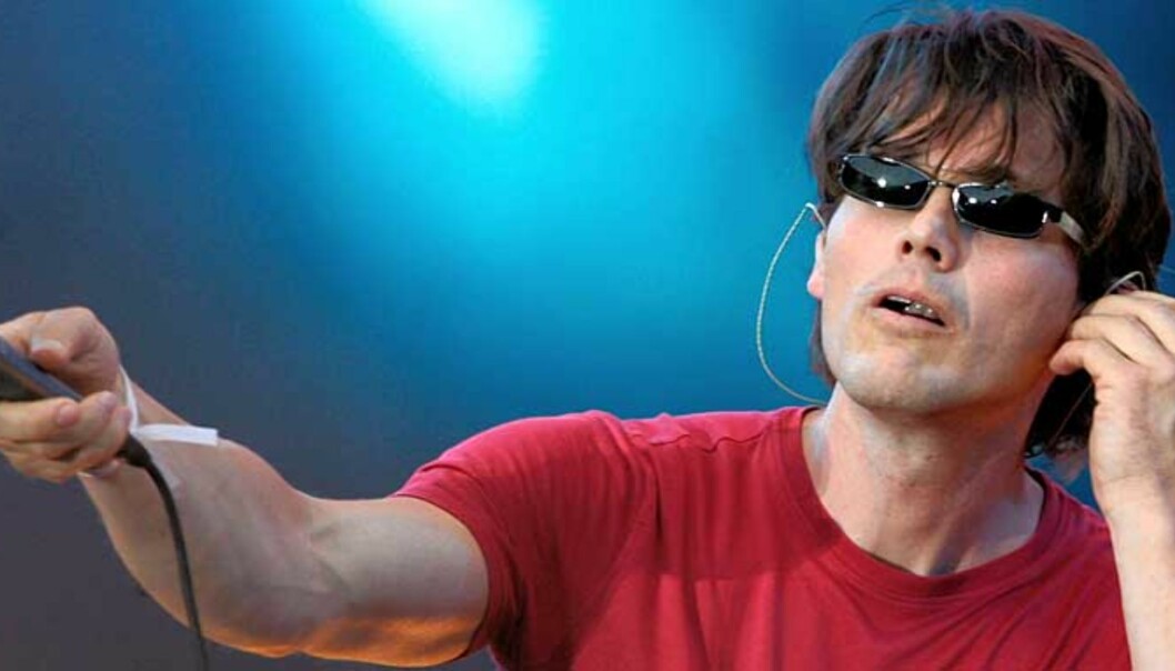 <b> PUBLIKUMSHJELP: </b>A-ha-vokalist Morten Harket hadde problemer med å høre sin egen stemme under Live 8-konserten i går.- Men på en dag som dette handler det ikke om oss, sier han. Foto: Scanpix <b> PUBLIKUMSHJELP: </b>A-ha-vokalist Morten Harket hadde problemer med å høre sin egen stemme under Live 8-konserten i går.- Men på en dag som dette handler det ikke om oss, sier han. Foto: Scanpix
