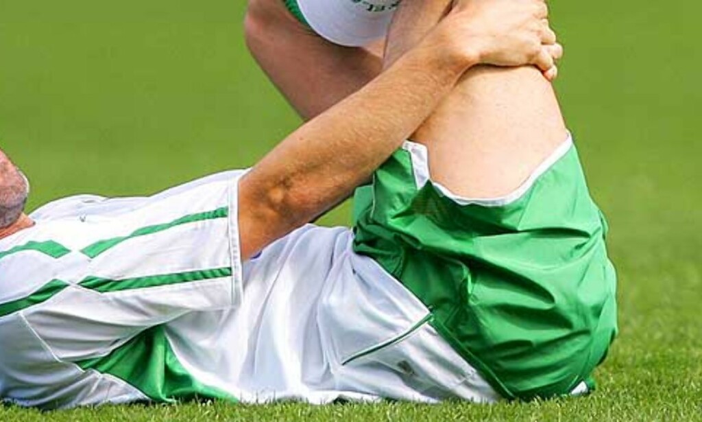 VIL SPILLE I TO SESONGER TIL: Roy Keane, her for Irland, mener han kan fortsette på toppnivå til han er 37. Foto: Scanpix/Reuters VIL SPILLE I TO SESONGER TIL: Roy Keane, her for Irland, mener han kan fortsette på toppnivå til han er 37. Foto: Scanpix/Reuters