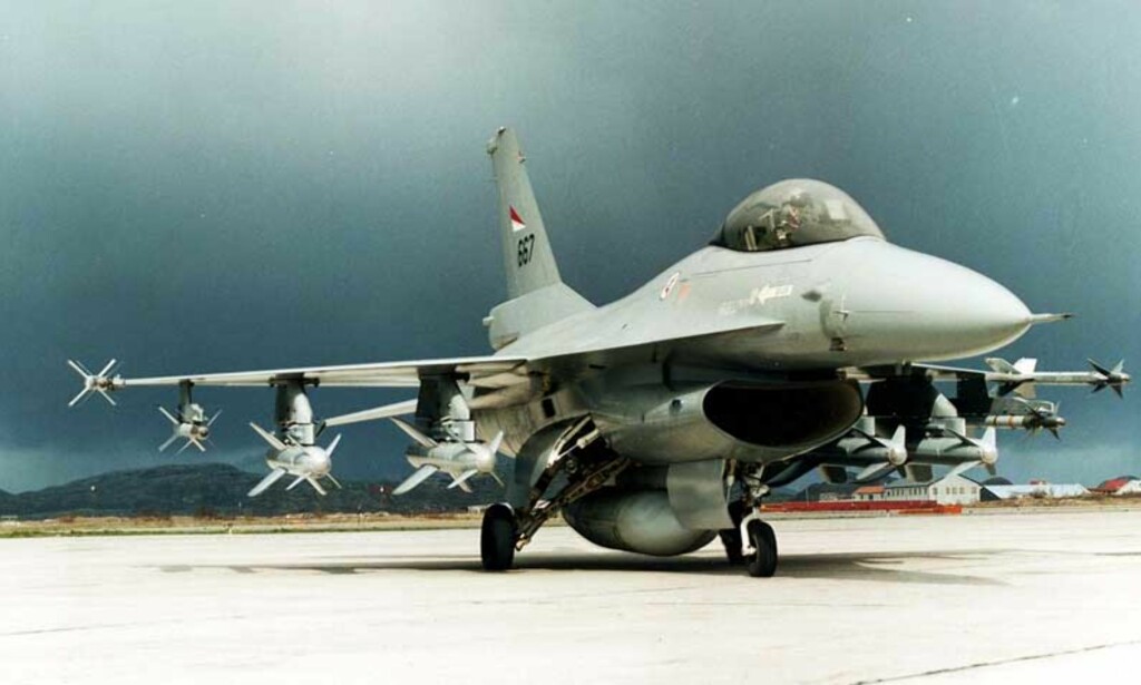 F-16: Jagerfly til Afghanistan skaper hodebry. Foto: Scanpix F-16: Jagerfly til Afghanistan skaper hodebry. Foto: Scanpix