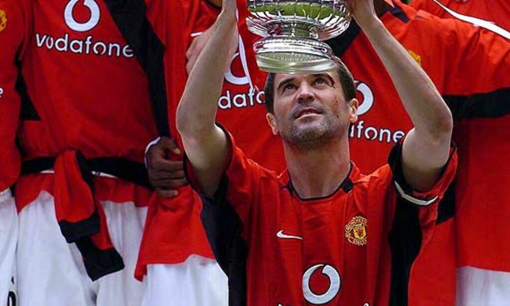 UNITED-LEGENDE: Roy Keane har allerde fått legendestatus i klubben. Her løfter han fjorårets FA Cup-trofé. Foto: EPA UNITED-LEGENDE: Roy Keane har allerde fått legendestatus i klubben. Her løfter han fjorårets FA Cup-trofé. Foto: EPA