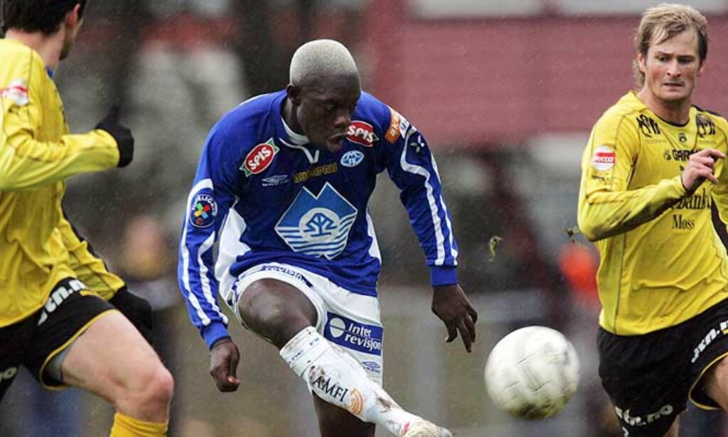 KJEMPER OM TIPPELIGA-PLASS: Moldes Madiou Konate ble tomålsscorer da Molde slo Moss 3-2 i den første kvalifiseringskampen til Tippeligaen. Vidar Martinsen og Alexander Forsberg fra Moss skal prøve å slå tilbake på Molde Stadion i dag. Foto: SCANPIX KJEMPER OM TIPPELIGA-PLASS: Moldes Madiou Konate ble tomålsscorer da Molde slo Moss 3-2 i den første kvalifiseringskampen til Tippeligaen. Vidar Martinsen og Alexander Forsberg fra Moss skal prøve å slå tilbake på Molde Stadion i dag. Foto: SCANPIX