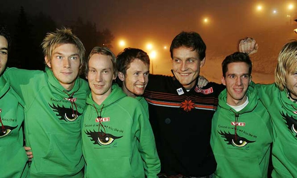ALLE MED: F.v. Anders Bardal, Daniel Forfang, Lars Bystøl, Roar Ljøkelsøy, trener Mika Kojonkoski, Sigurd Pettersen og Bjørn Einar Romøren. Sistnevnte hopper bare søndag. Foto: ERLEND AAS/SCANPIX ALLE MED: F.v. Anders Bardal, Daniel Forfang, Lars Bystøl, Roar Ljøkelsøy, trener Mika Kojonkoski, Sigurd Pettersen og Bjørn Einar Romøren. Sistnevnte hopper bare søndag. Foto: ERLEND AAS/SCANPIX
