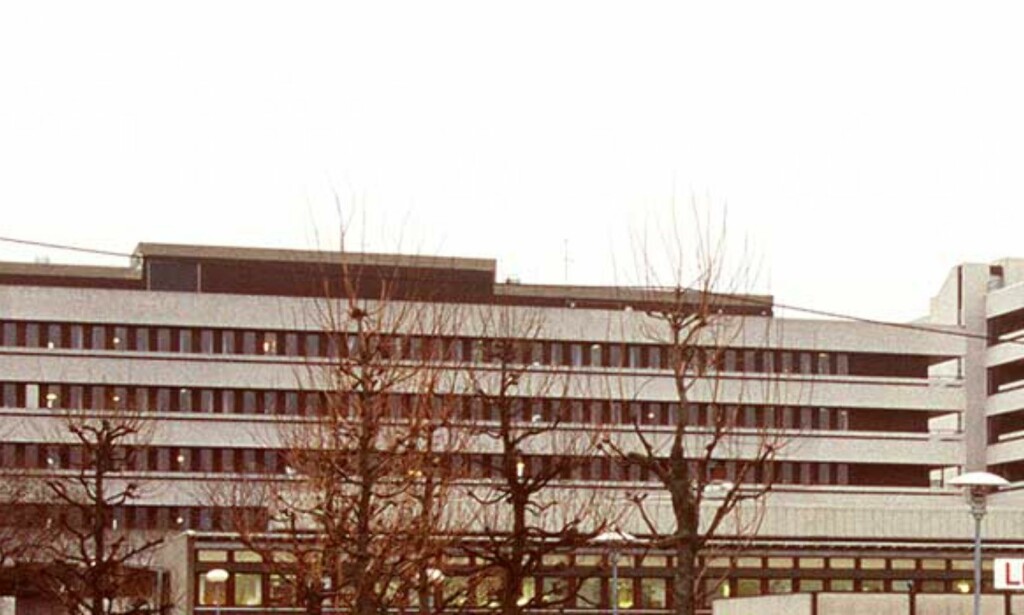 IKKE LENGER ANSATT: Mannen som er anmeldt for seksuelle overgrep mot en kvinnelig pasient jobber ikke lenger ved Stavanger universitetssjukehus. Ifølge Stavanger Aftenblad har enda en pasient anmeldelt mannen. Foto: Scanpix IKKE LENGER ANSATT: Mannen som er anmeldt for seksuelle overgrep mot en kvinnelig pasient jobber ikke lenger ved Stavanger universitetssjukehus. Ifølge Stavanger Aftenblad har enda en pasient anmeldelt mannen. Foto: Scanpix