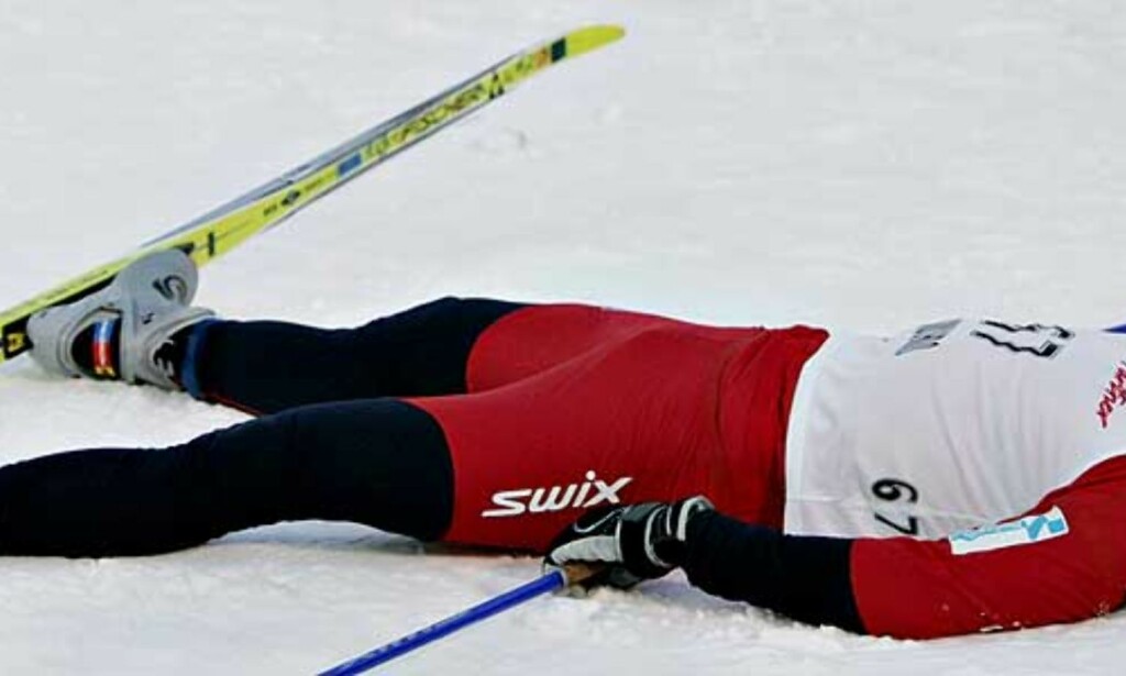 VINNERPAR: Her ligger Tore Ruud Hofstad utslitt, men lykkelig etter seieren I Kuusamo - og med favorittskia på beina. Foto: Hans Arne Vedlog VINNERPAR: Her ligger Tore Ruud Hofstad utslitt, men lykkelig etter seieren I Kuusamo - og med favorittskia på beina. Foto: Hans Arne Vedlog