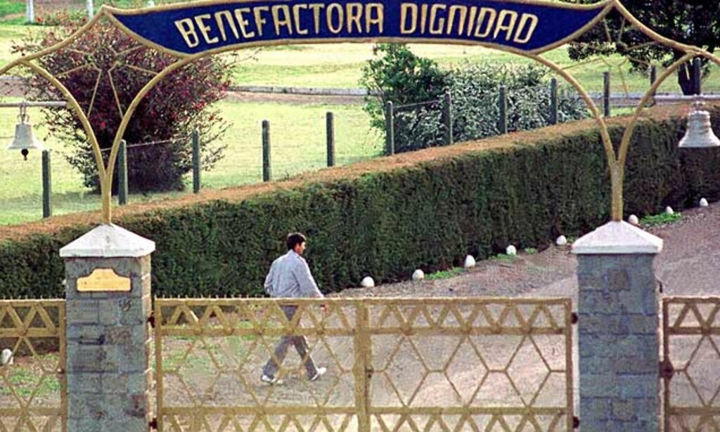 «VERDIGHETENS KOLONI»: Det lukkede tyske samfunnet Colonia Dignidad ble startet i Chile i 1961. Tidligere i år tok chilenske myndigheter kontroll over området, etter at det har blitt avdekket mishandling og overgrep igjennom flere tiår. Den kvinnelig legen Gisela Seewald ble tiltalt for tortur mot barn denne uken. Foto: Reuters «VERDIGHETENS KOLONI»: Det lukkede tyske samfunnet Colonia Dignidad ble startet i Chile i 1961. Tidligere i år tok chilenske myndigheter kontroll over området, etter at det har blitt avdekket mishandling og overgrep igjennom flere tiår. Den kvinnelig legen Gisela Seewald ble tiltalt for tortur mot barn denne uken. Foto: Reuters