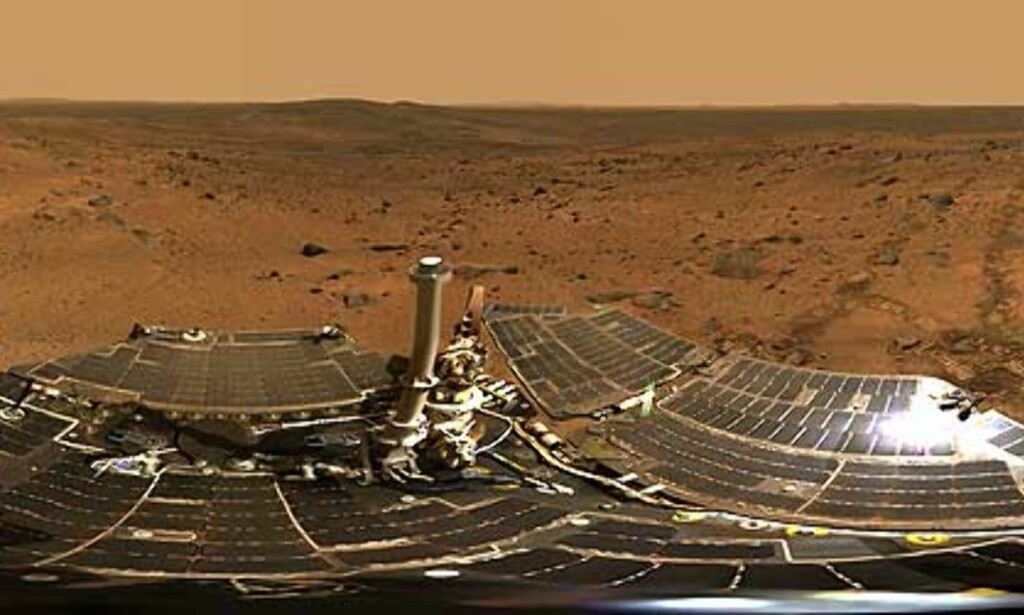 UTENOMJORDISK: Aldri før hadde verden sett knivskarpe bilder, tatt fra overflaten på en annen planet. 4. januar fikk verden se de første bildene fra marsroboten Spirit, som mot alle odds fortsatt virker. Foto: Scanpix UTENOMJORDISK: Aldri før hadde verden sett knivskarpe bilder, tatt fra overflaten på en annen planet. 4. januar fikk verden se de første bildene fra marsroboten Spirit, som mot alle odds fortsatt virker. Foto: Scanpix