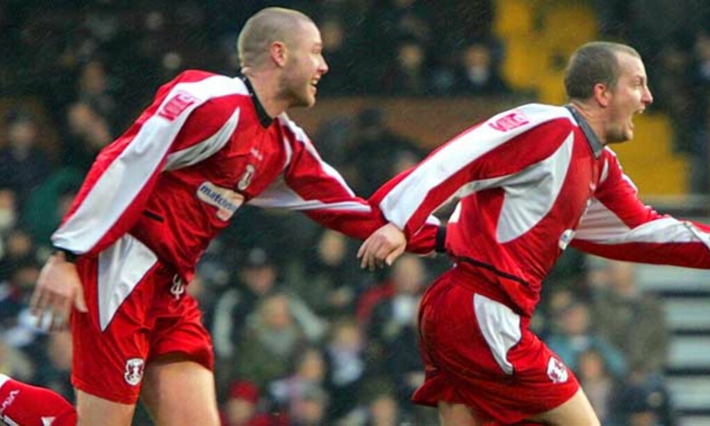 LEYTON-EKSTASE: Gary Alexander og Joe Keith jublet vilt på Craven Cottage. Foto: AP LEYTON-EKSTASE: Gary Alexander og Joe Keith jublet vilt på Craven Cottage. Foto: AP