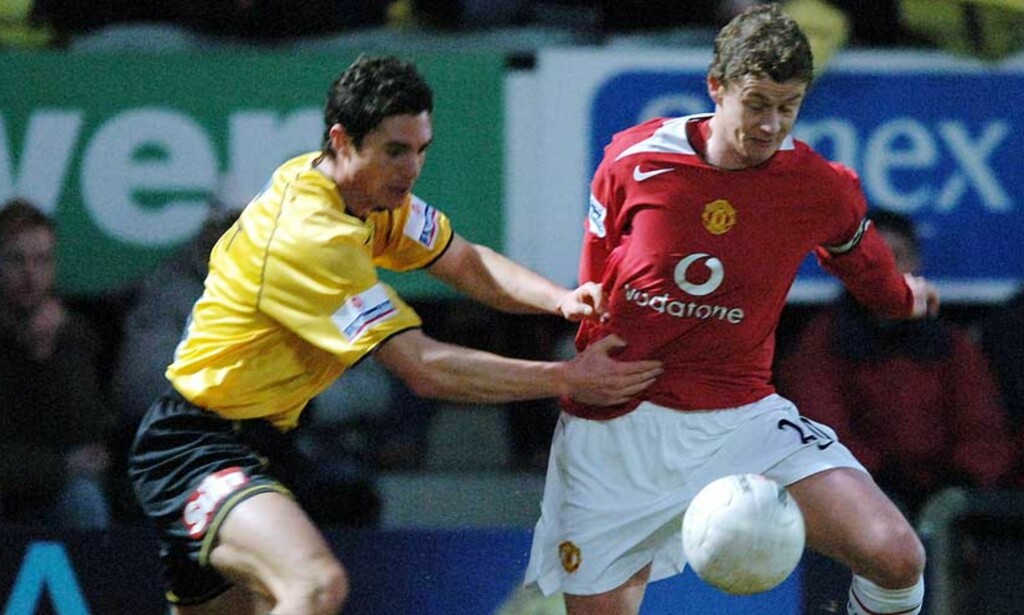 RUSTEN HELT: Ole Gunnar Solskjær spilte en time fotball i går og Manchester United-fansen mottok kveldens kaptein som en helt. Foto: Keith Hammett RUSTEN HELT: Ole Gunnar Solskjær spilte en time fotball i går og Manchester United-fansen mottok kveldens kaptein som en helt. Foto: Keith Hammett