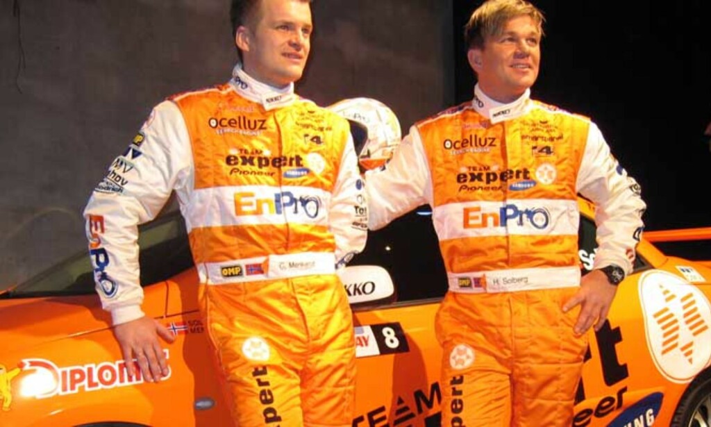 TRENDY? - Jeg har lest i avisa at oransje er skikkelig in nå, sier Henning Solberg (t.h.). Stemmer det, blir han og Cato Menkerud det mest moteriktige paret i WRC denne sesongen. Foto: Sigbjørn Strand TRENDY? - Jeg har lest i avisa at oransje er skikkelig in nå, sier Henning Solberg (t.h.). Stemmer det, blir han og Cato Menkerud det mest moteriktige paret i WRC denne sesongen. Foto: Sigbjørn Strand