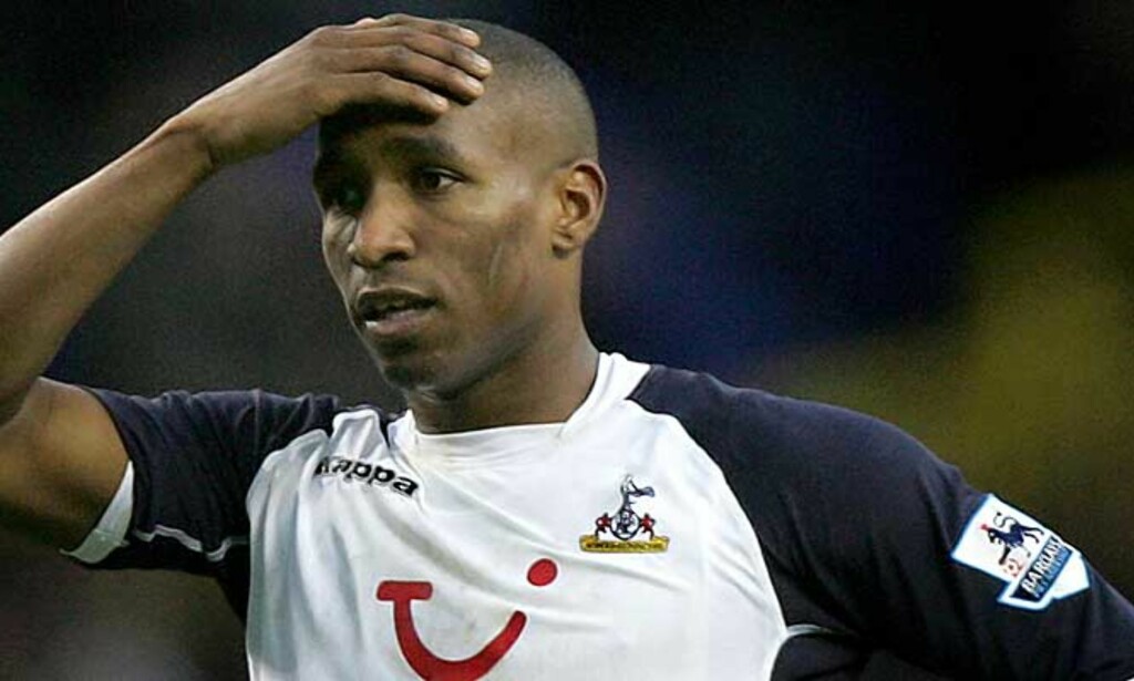 FORTVILER: Mido-erstatter Jermain Defoe klarte ikke å overliste Aston Villa-keeper Thomas Sørensen. Foto: Reuters/Scanpix FORTVILER: Mido-erstatter Jermain Defoe klarte ikke å overliste Aston Villa-keeper Thomas Sørensen. Foto: Reuters/Scanpix
