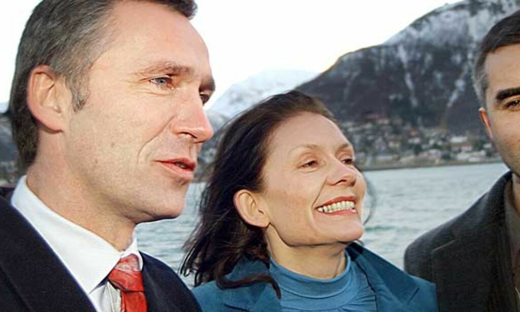 GLADE PRISVINNERE:
Åpningsfilmen på Tromsø internasjonale filmfestival (TIFF) var «Oljeberget», en film som følger Jens Stoltenberg i hans hverdag, av filmskaper Aslaug Holm, produsent Tore Buvarp t.h. og hovedrolleinnehaver Jens Stoltenberg. Foto: Kaja Baardsen GLADE PRISVINNERE:
Åpningsfilmen på Tromsø internasjonale filmfestival (TIFF) var «Oljeberget», en film som følger Jens Stoltenberg i hans hverdag, av filmskaper Aslaug Holm, produsent Tore Buvarp t.h. og hovedrolleinnehaver Jens Stoltenberg. Foto: Kaja Baardsen