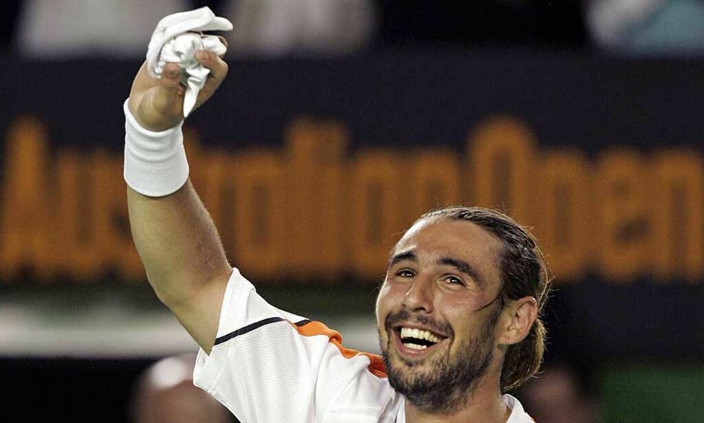 GLAD: Marcos Baghdatis var fra seg av lykke etter seieren over David Nalbandian. Foto: Claro Cortes IV/Reuters/Scanpix GLAD: Marcos Baghdatis var fra seg av lykke etter seieren over David Nalbandian. Foto: Claro Cortes IV/Reuters/Scanpix