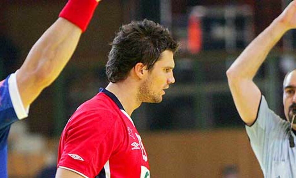 OPPGITTE NORDMENN: Kristian Kjelling fikk en dobbel utvisning mot serberne. Alle foto: Scanpix OPPGITTE NORDMENN: Kristian Kjelling fikk en dobbel utvisning mot serberne. Alle foto: Scanpix