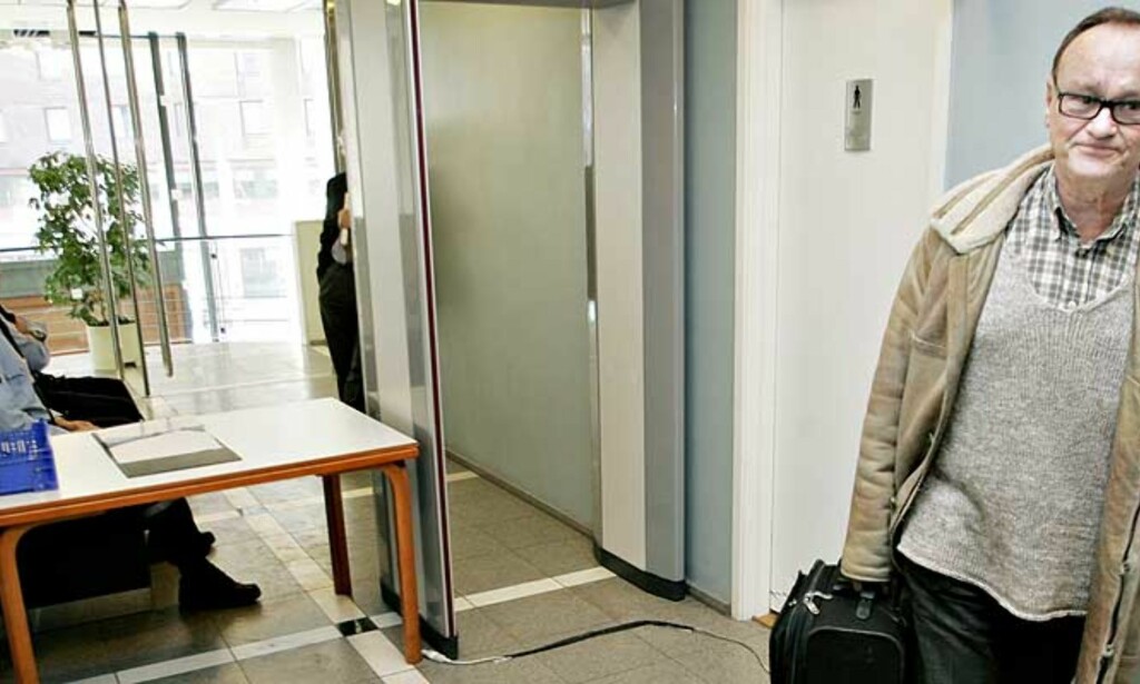 STARTER I DAG: I dag starter Munch-rettssaken i Oslo tingrett. I går var advokat Sverre Næss på plass med saksdokumenter. Foto: Jon Terje H. Hansen STARTER I DAG: I dag starter Munch-rettssaken i Oslo tingrett. I går var advokat Sverre Næss på plass med saksdokumenter. Foto: Jon Terje H. Hansen