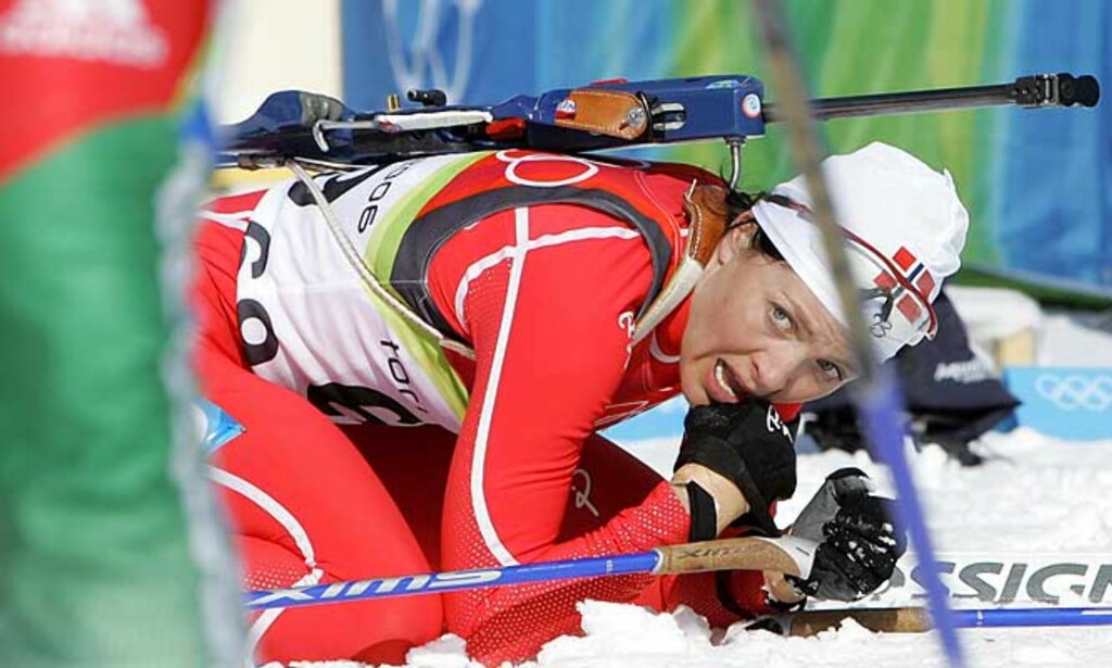 NEDTUR: De norske skiskytterjentene, her ved Liv Grete Skjelbreid Poiree, skuffet i dag. Foto: Heiko Junge/Scanpix NEDTUR: De norske skiskytterjentene, her ved Liv Grete Skjelbreid Poiree, skuffet i dag. Foto: Heiko Junge/Scanpix
