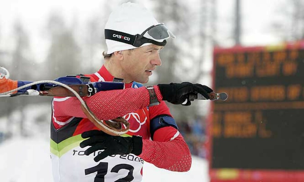 SØLV: Ole Einar Bjørndalen tapte spurten om gullet. Foto: Heiko Junge/Scanpix SØLV: Ole Einar Bjørndalen tapte spurten om gullet. Foto: Heiko Junge/Scanpix