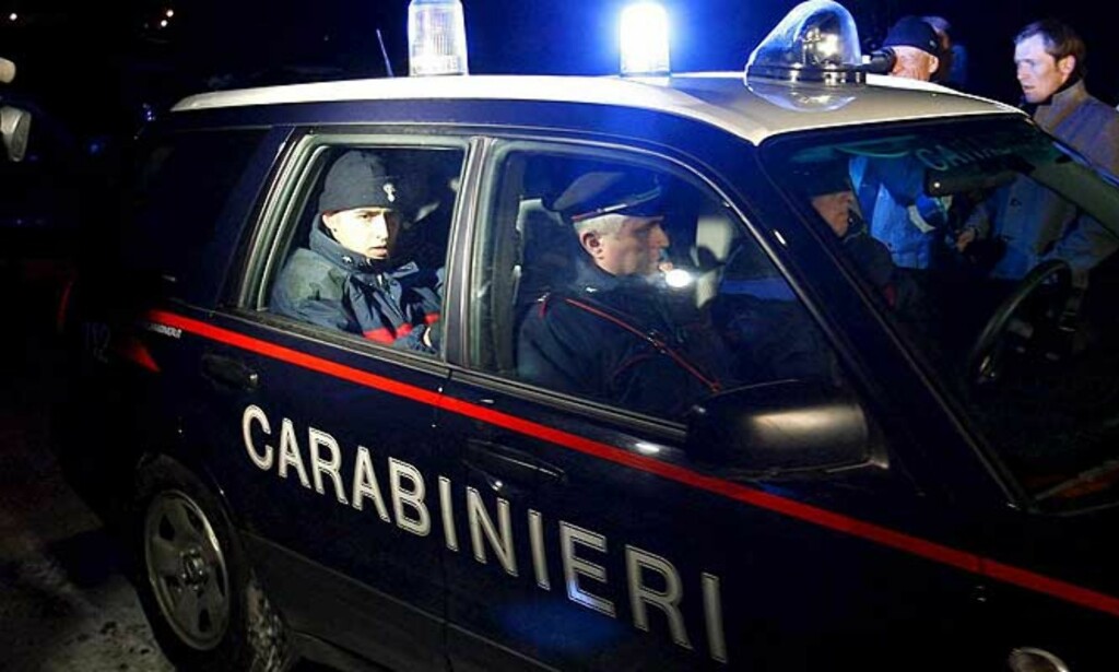 RAZZIA: Italiensk politi raidet den østerrikske leiren og tok med seg langrennsløpere og skiskyttere til dopingprøve. Foto: EPA/Scanpix RAZZIA: Italiensk politi raidet den østerrikske leiren og tok med seg langrennsløpere og skiskyttere til dopingprøve. Foto: EPA/Scanpix