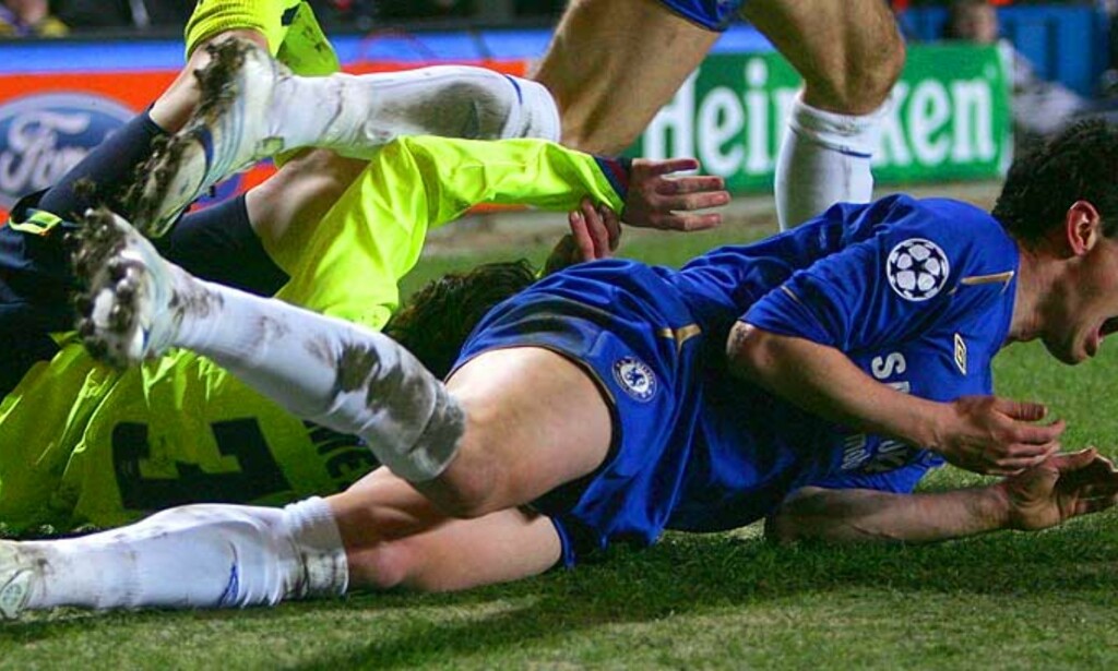 UTVIST: Asier Del Horno ble utvist for en takling på Lionel Messi. Foto: REUTERS UTVIST: Asier Del Horno ble utvist for en takling på Lionel Messi. Foto: REUTERS