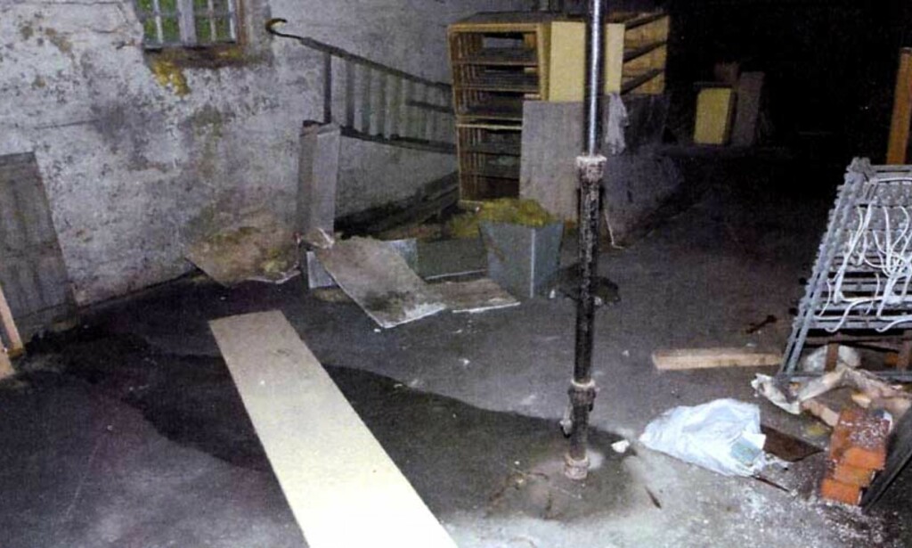 TORTURKAMMERET: Denne mørke og fuktige kjelleren er ett av fire steder estlendrene ble holdt fanget mens kidnapperne torturerte ham på det groveste. Foto: POLITIET TORTURKAMMERET: Denne mørke og fuktige kjelleren er ett av fire steder estlendrene ble holdt fanget mens kidnapperne torturerte ham på det groveste. Foto: POLITIET