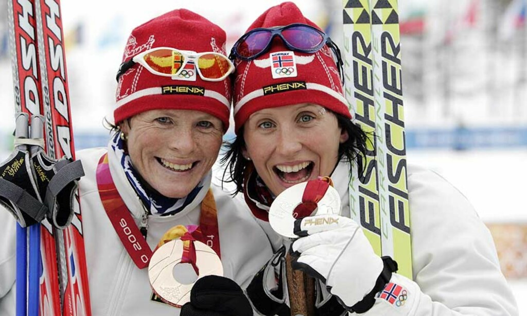 GLADJENTER: Hilde Gjermundshaug Pedersen (t.v.) og Marit Bjørgen tok bronse og sølv under 10-kilometeren i OL. I dag ble det sølv og gull. Foto: Cornelius Poppe/Scanpix GLADJENTER: Hilde Gjermundshaug Pedersen (t.v.) og Marit Bjørgen tok bronse og sølv under 10-kilometeren i OL. I dag ble det sølv og gull. Foto: Cornelius Poppe/Scanpix