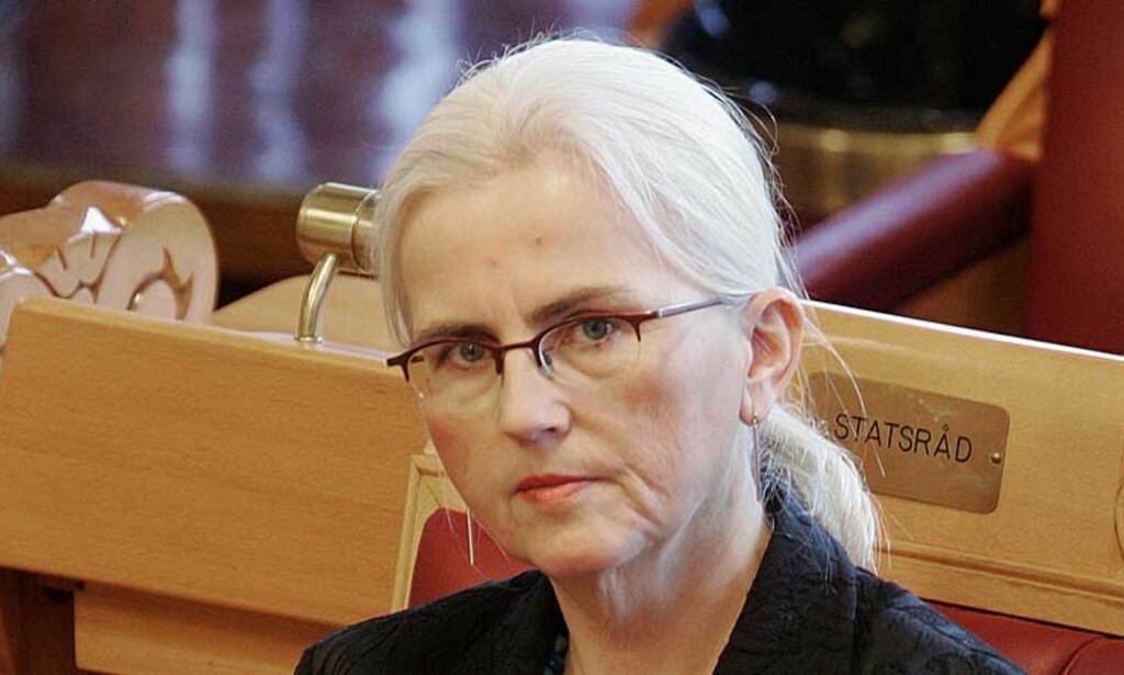 TAUS: Venstre krever at miljøvernminister Helen Bjørnøy forteller allmennheten hva hun mener om grønne sertifikater. Foto: Scanpix TAUS: Venstre krever at miljøvernminister Helen Bjørnøy forteller allmennheten hva hun mener om grønne sertifikater. Foto: Scanpix