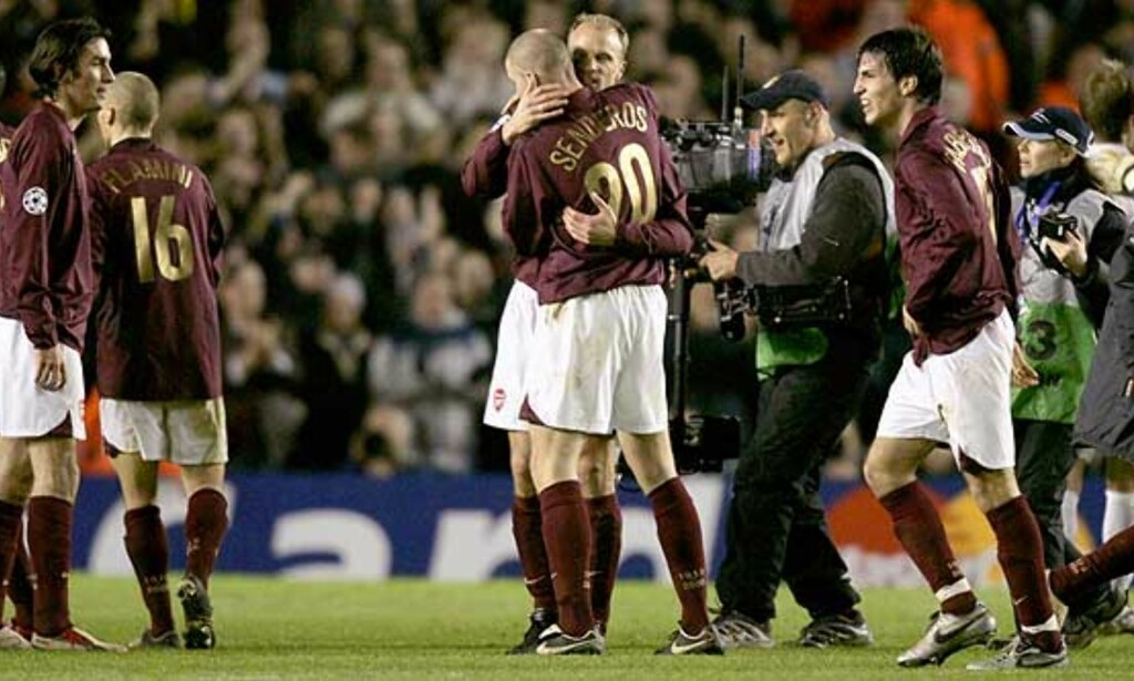 DOBBEL ARSENAL-GLEDE? Her feirer Arsenal seieren over Real Madrid. Hvis klubben går til topps i Champions League, kan de slå to fluer i en smekk. Løfte trofeet og dytte rivalen ut av neste års turnering. Foto. Scanpix/Reuters DOBBEL ARSENAL-GLEDE? Her feirer Arsenal seieren over Real Madrid. Hvis klubben går til topps i Champions League, kan de slå to fluer i en smekk. Løfte trofeet og dytte rivalen ut av neste års turnering. Foto. Scanpix/Reuters
