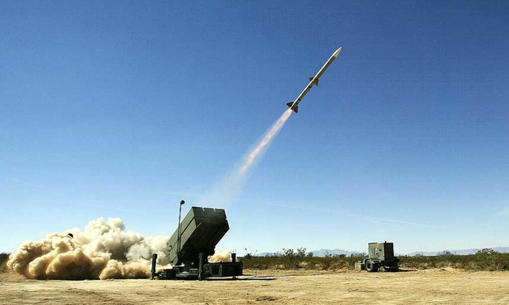 TEXAS: Kongsberg Defence & Aerospace er tungt inne i det amerikanske antiterrorforsvaret med sitt NASAMS-rakettsystem. Her testskytes systemet i president Bush sin hjemstat Texas i 2002. Foto: Torbjørn Kjosvold/Forsvarets Mediesenter TEXAS: Kongsberg Defence & Aerospace er tungt inne i det amerikanske antiterrorforsvaret med sitt NASAMS-rakettsystem. Her testskytes systemet i president Bush sin hjemstat Texas i 2002. Foto: Torbjørn Kjosvold/Forsvarets Mediesenter