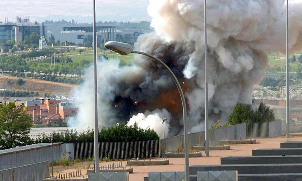 SLUTT: ETA lover å ikke utføre flere slike bombeangrep, som da denne bilbomben gikk av på en parkeringsplass ved Peineta Olympic Stadium i Madrid i juni 2005. Foto: Scanpix/EPA SLUTT: ETA lover å ikke utføre flere slike bombeangrep, som da denne bilbomben gikk av på en parkeringsplass ved Peineta Olympic Stadium i Madrid i juni 2005. Foto: Scanpix/EPA