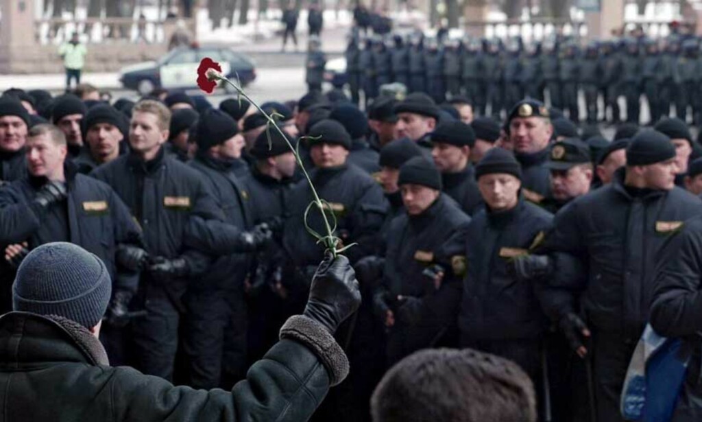 MASSEDEMNOSTRAJON: Flere tusen demonstrerte i Minsk i dag. Foto: Scanpix MASSEDEMNOSTRAJON: Flere tusen demonstrerte i Minsk i dag. Foto: Scanpix