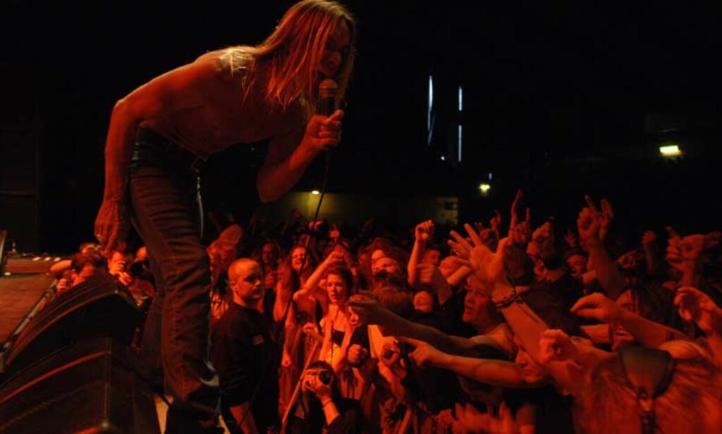 RÅTT OG BRUTALT: Iggy Pop ble stjerne etter The Stooges. I går var han en del av bandet. Det startet i 1967 og ga ut tre plater før det smuldret bort i heroinen. I går var bandet i Bergen og viste hvorfor de har influert de fleste som har en gitar over halsen. RÅTT OG BRUTALT: Iggy Pop ble stjerne etter The Stooges. I går var han en del av bandet. Det startet i 1967 og ga ut tre plater før det smuldret bort i heroinen. I går var bandet i Bergen og viste hvorfor de har influert de fleste som har en gitar over halsen.