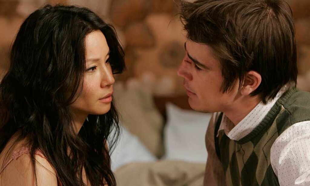 Blodige scener: Lucy Liu og Josh Hartnett. Hartnett for anledningen med brukket neste. Foto: FILMWEB Blodige scener: Lucy Liu og Josh Hartnett. Hartnett for anledningen med brukket neste. Foto: FILMWEB
