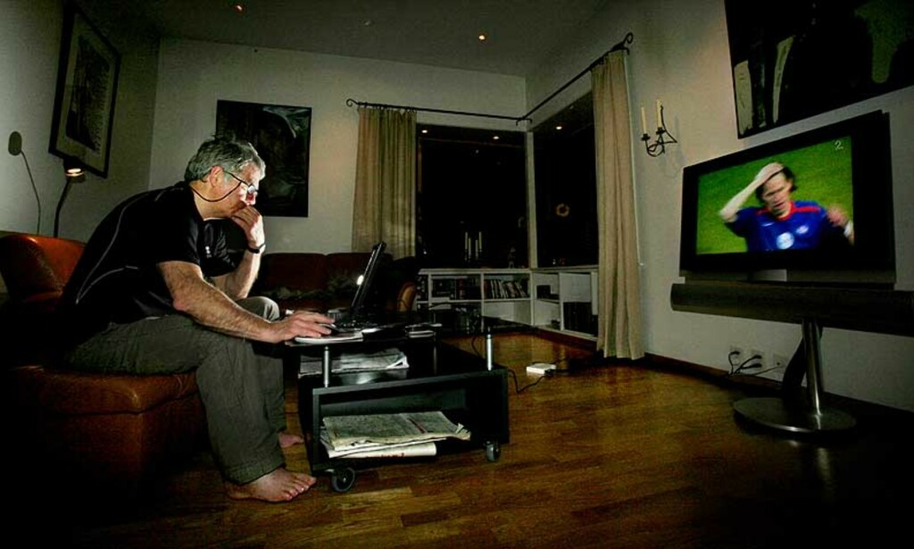 FOR MANGE FEIL: Vålerengas analysesjef, Egil «Drillo» Olsen, har bitt seg merke i mange dommeravgjørelser som etter hans mening både har vært feil og også har påvirket kampresultatet. Foto: Daniel Sannum Lauten FOR MANGE FEIL: Vålerengas analysesjef, Egil «Drillo» Olsen, har bitt seg merke i mange dommeravgjørelser som etter hans mening både har vært feil og også har påvirket kampresultatet. Foto: Daniel Sannum Lauten