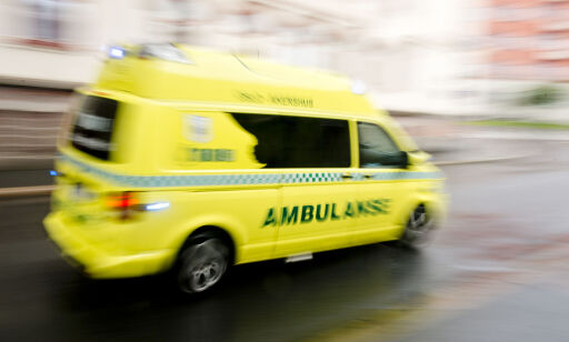 image: Ambulansen rykker ut flere hundre ganger til én person. - Folk i bygda rister på hodet