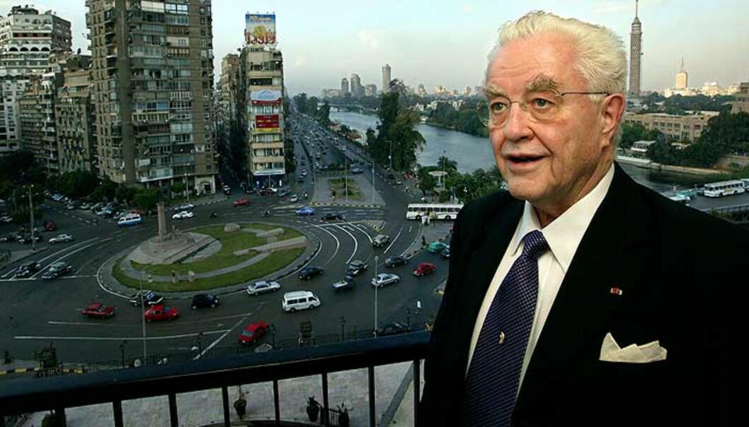 <strong><b>KREFTSYK:</strong></b> Lars Roar Langslet er henrykt over å ha fått være til stede i Egypt og se Peer Gynt. - Det var fantastisk, jeg er begeistret, sier eksstatsråden som er leder for Nasjonalkomitéen for Ibsen. Foto:SCANPIX <strong><b>KREFTSYK:</strong></b> Lars Roar Langslet er henrykt over å ha fått være til stede i Egypt og se Peer Gynt. - Det var fantastisk, jeg er begeistret, sier eksstatsråden som er leder for Nasjonalkomitéen for Ibsen. Foto:SCANPIX