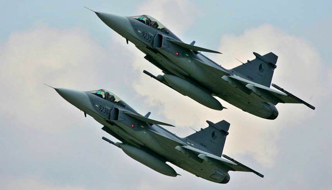 <b>SVENSKE JAS-GRIPEN: </b> Både JAS-Gripen og Eurifighter er å foretrekke framfor det amerikanske, skriver forsvarsekspert John Berg. Foto: SCANPIX <b>SVENSKE JAS-GRIPEN: </b> Både JAS-Gripen og Eurifighter er å foretrekke framfor det amerikanske, skriver forsvarsekspert John Berg. Foto: SCANPIX