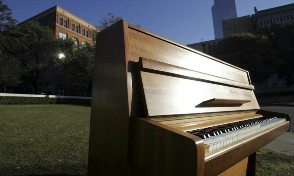 image: George Michael prediker verdensfred med «Imagine»-pianoet image: George Michael prediker verdensfred med «Imagine»-pianoet