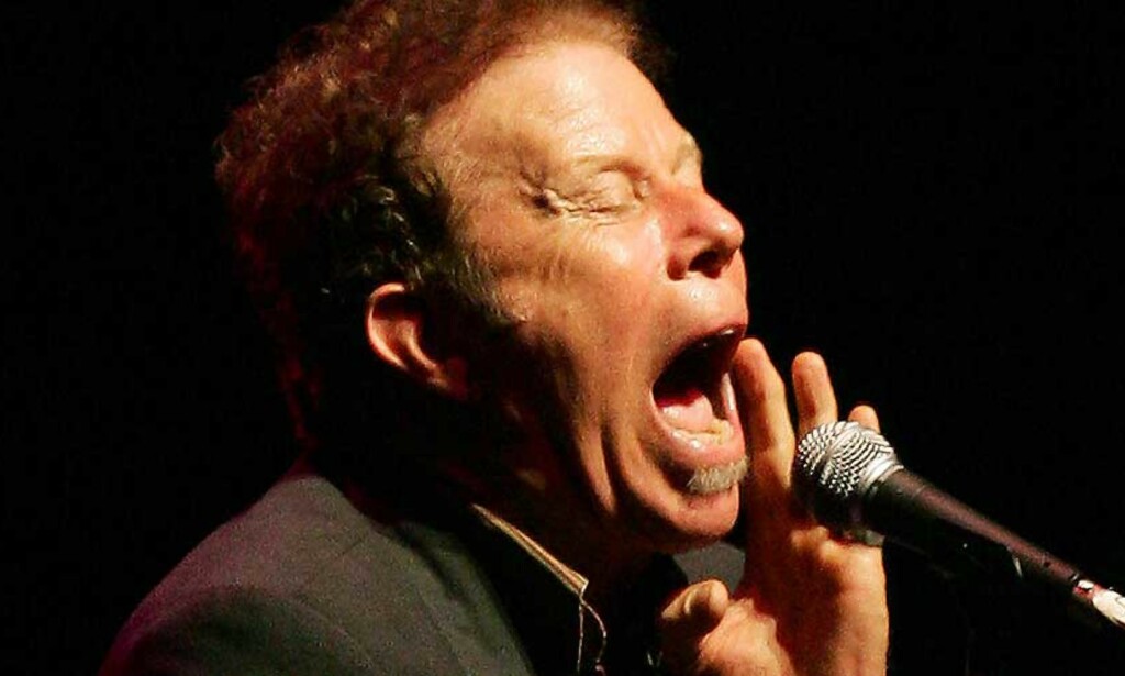 POPULÆR I NORGE: Tom Waits selger mye i Norge, men artisten selv ønsket at den siste plata først og fremst skulle være for fansen. Det kan bety trøbbel for julegavekjøperne. Foto: SCANPIX/REUTERS POPULÆR I NORGE: Tom Waits selger mye i Norge, men artisten selv ønsket at den siste plata først og fremst skulle være for fansen. Det kan bety trøbbel for julegavekjøperne. Foto: SCANPIX/REUTERS