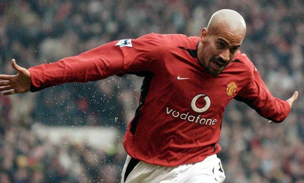 STJERNE? Juan Veron ble ingen stor hit i Manchester United, men her feirer han 1-0 scoringen mot Arsenal i desember 2002. Foto: SCANPIX STJERNE? Juan Veron ble ingen stor hit i Manchester United, men her feirer han 1-0 scoringen mot Arsenal i desember 2002. Foto: SCANPIX