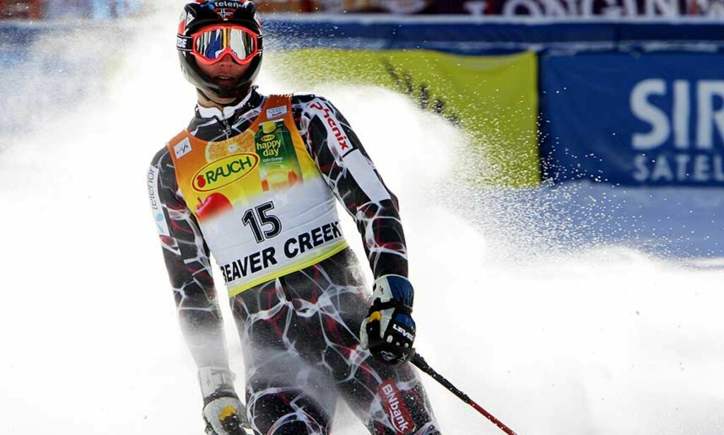 17.PLASS: Aksel Lund Svindal gjorde en stor feil i 2. omgang, og ble dermed ikke bedre enn nummer 17. Det var likevel nok til å beholde ledelsen i verdenscupen sammenlagt. Foto: SCANPIX 17.PLASS: Aksel Lund Svindal gjorde en stor feil i 2. omgang, og ble dermed ikke bedre enn nummer 17. Det var likevel nok til å beholde ledelsen i verdenscupen sammenlagt. Foto: SCANPIX
