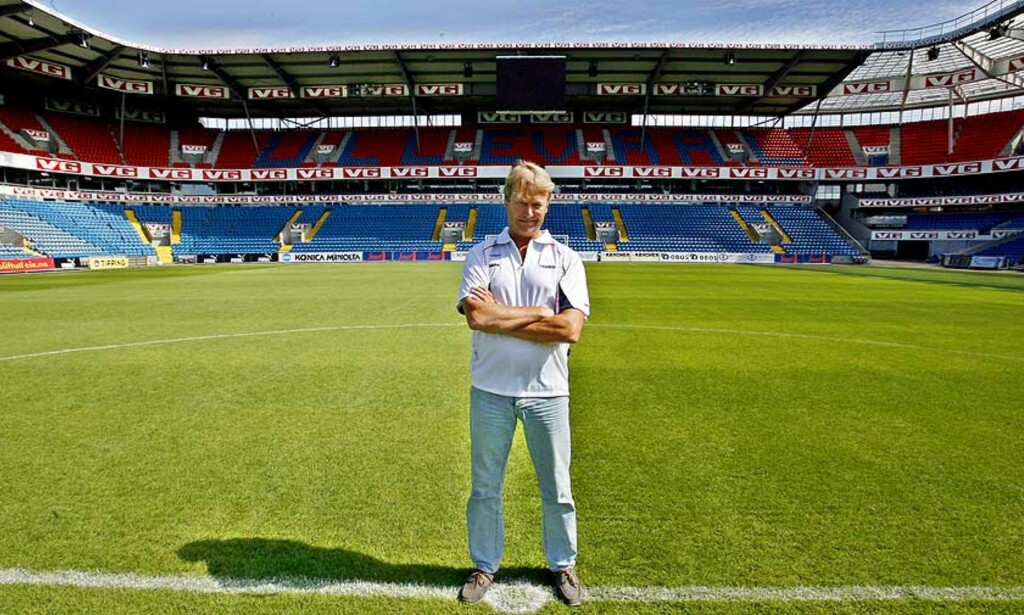 KUNSTIGE LANDSKAMPER: Åge Hareide og Norge kan få trøbbel med å hente supernasjoner til Ullevaal med kunstgress. Foto: Scanpix KUNSTIGE LANDSKAMPER: Åge Hareide og Norge kan få trøbbel med å hente supernasjoner til Ullevaal med kunstgress. Foto: Scanpix