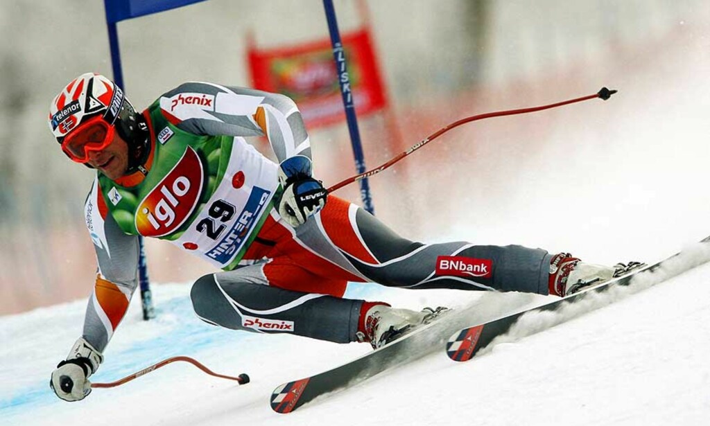 FULL KLAFF: Aksel Lund Svindal hadde tidlig startnummer i Hinterstoder, og unngikk dermed tåken som kom sigende. Nordmannen leder etter 1. omgang. Foto: SCANPIX FULL KLAFF: Aksel Lund Svindal hadde tidlig startnummer i Hinterstoder, og unngikk dermed tåken som kom sigende. Nordmannen leder etter 1. omgang. Foto: SCANPIX