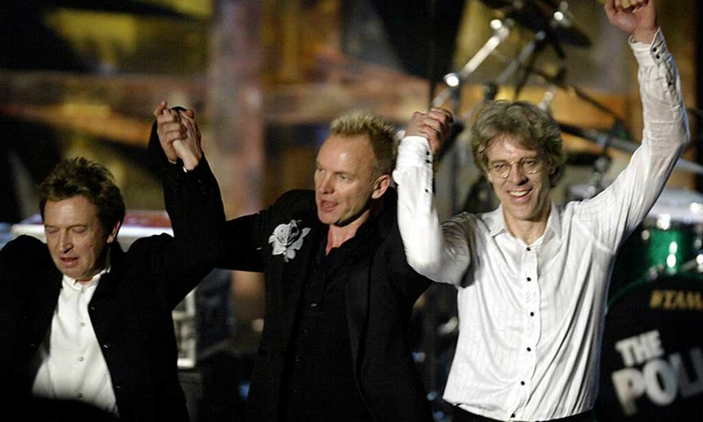 SAMMEN IGJEN: Her er The Police sammen da de ble innlemmet i Rock N\' Roll Hall Of Fame i 2003. I år spiller de sammen igjen. Fra venstre: Andy Summers, Sting og Stewart Copeland. Foto: REUTERS/SCANPIX SAMMEN IGJEN: Her er The Police sammen da de ble innlemmet i Rock N\' Roll Hall Of Fame i 2003. I år spiller de sammen igjen. Fra venstre: Andy Summers, Sting og Stewart Copeland. Foto: REUTERS/SCANPIX